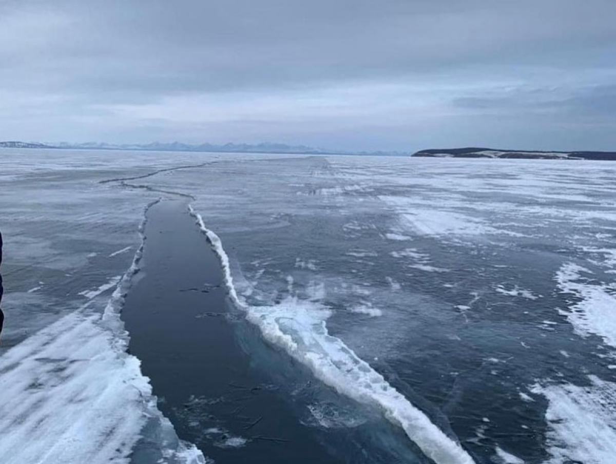 Цаг хожиж, зам товчлохоор мөсөн дээгүүр зорчихгүй байхыг зөвлөж байна